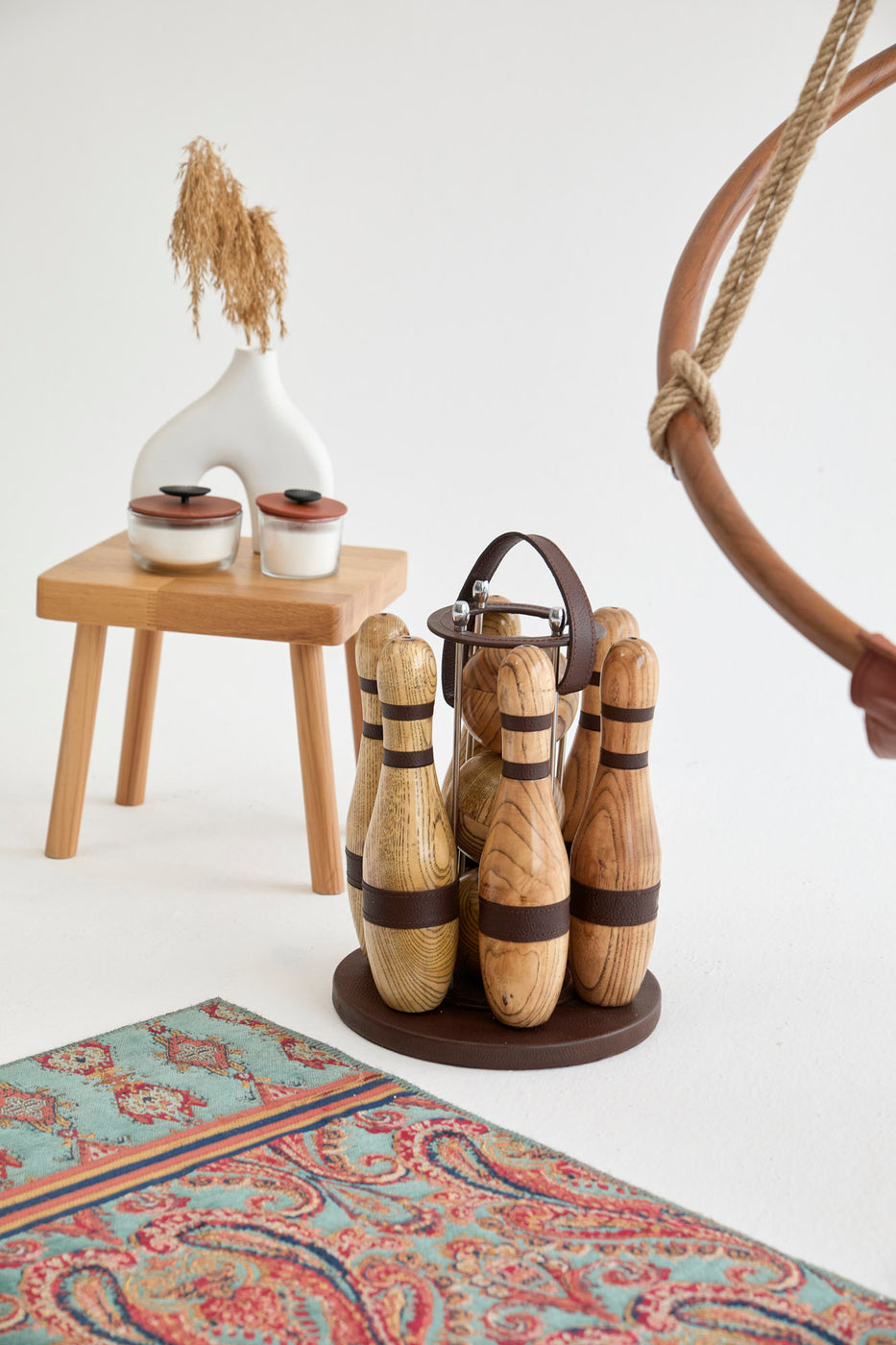 Holz Bowling Set mit Leder-Details - dekoratives Luxus Bowling Spiel Set (Indoor/Outdoor) — 3