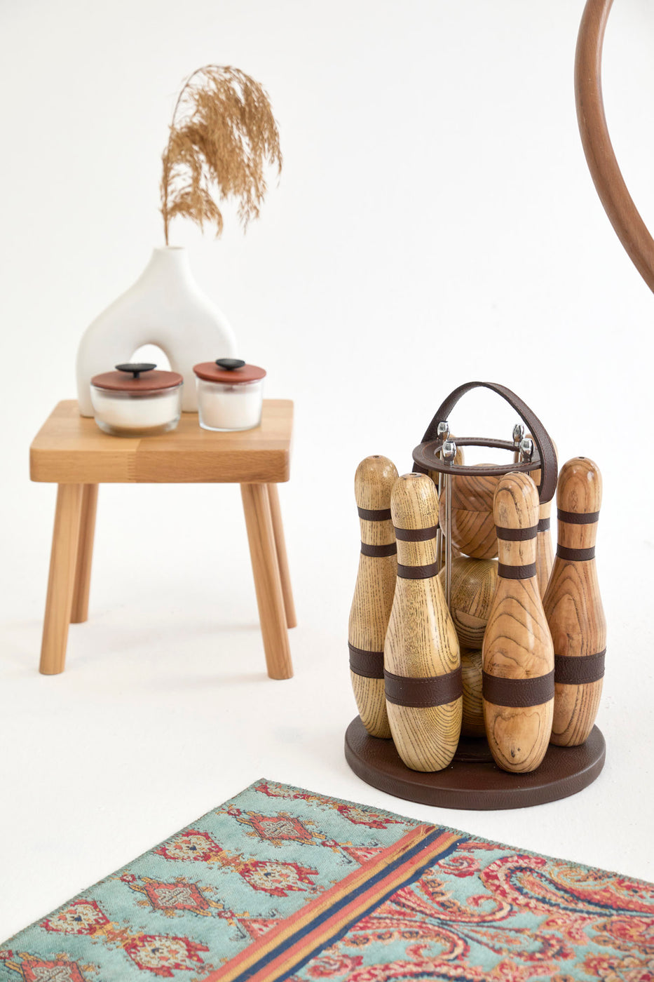 Holz Bowling Set mit Leder-Details - dekoratives Luxus Bowling Spiel Set (Indoor/Outdoor) — 2