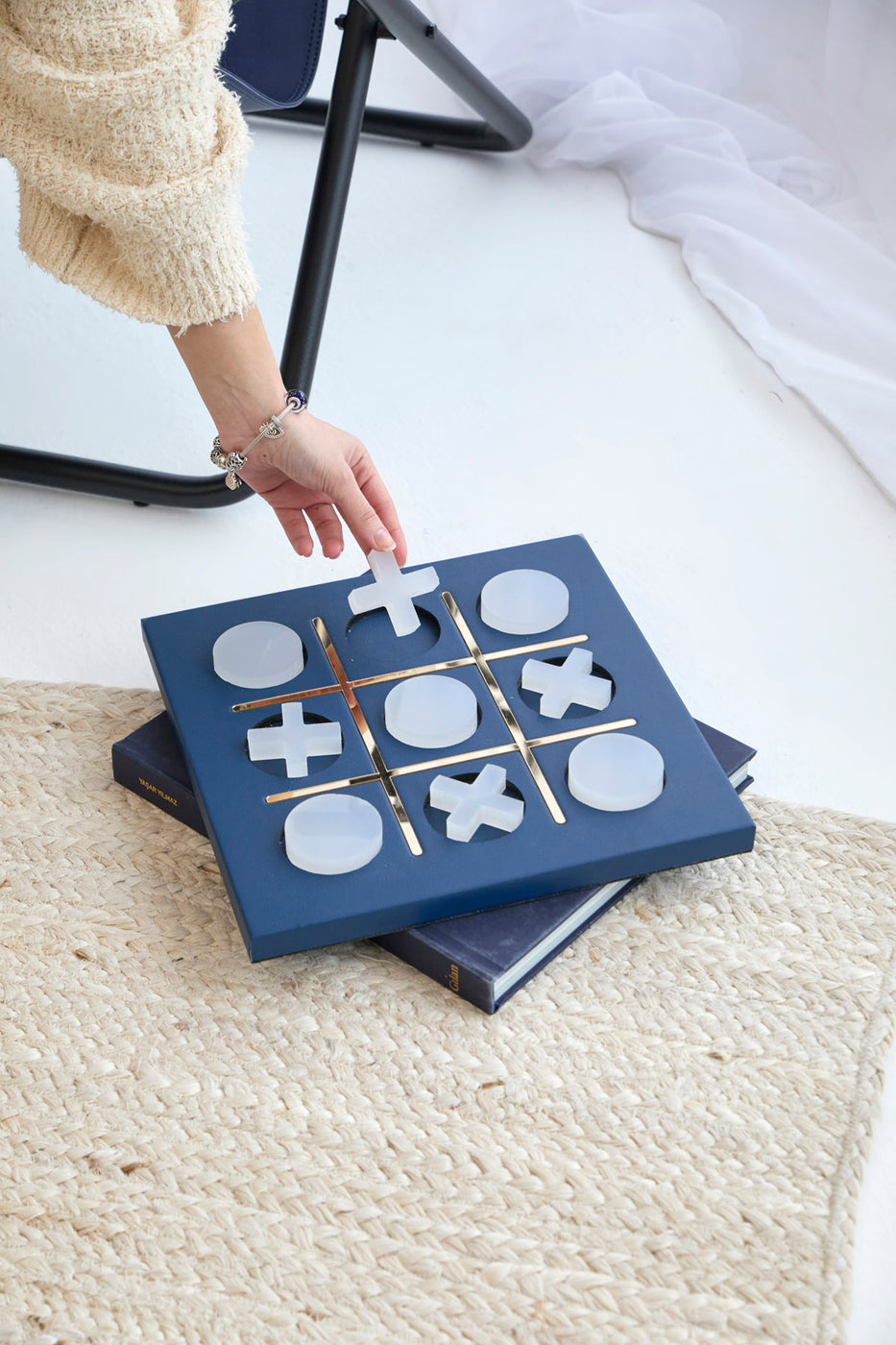 Designer Tic Tac Toe Spiel - dekoratives Tic Tac Toe Set aus Kunstleder — 1