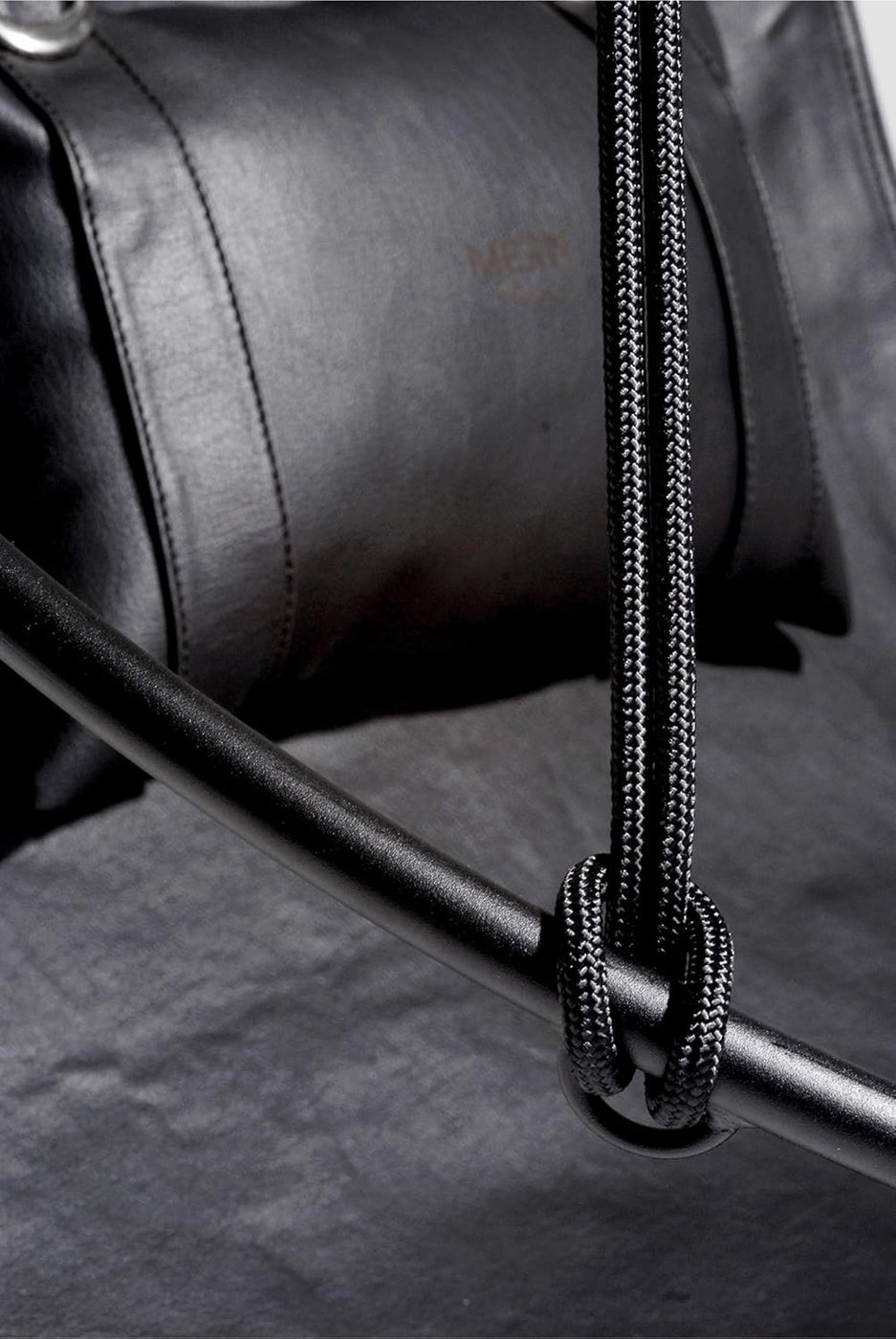 Runder Hängesessel aus Kunstleder (Ø 86 cm) – Indoor & überdachte Außenbereiche - Schwarz — 8