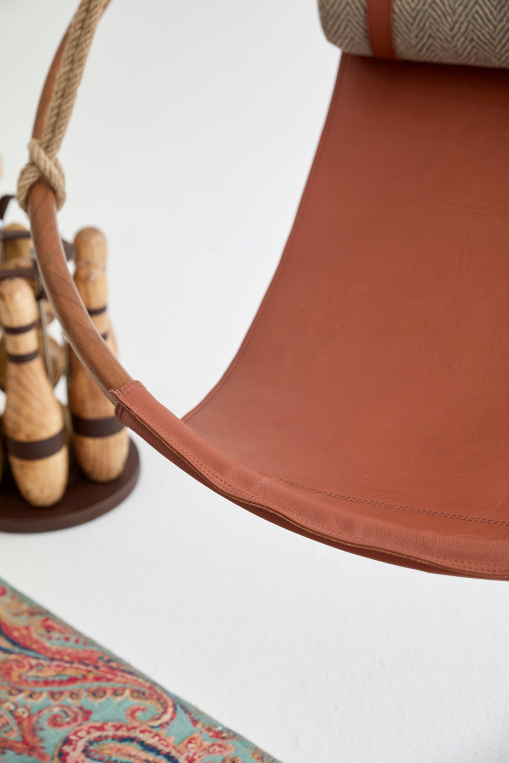 Hängesessel aus Echtleder mit Teak-Beschichtung (Ø 100 cm)